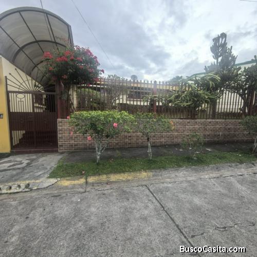 ¡Se vende hermosa y amplia casa en Curridabat!
