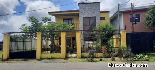 CASA EN VENTA EN LA GUACIMA-GRAN ESPACIO FAMILIAR