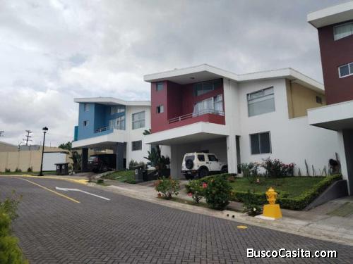 Venta de Magnifica Casa en Sabanilla, Montes de Oca  Mls. 26-905 OFC JB