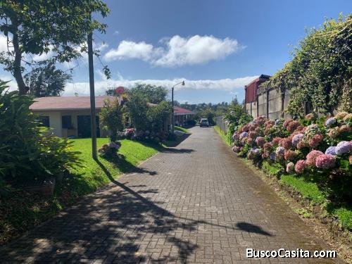 Propiedad con 2 casas y vista, Santa Elena de San Isidro 3,141 mtrs2