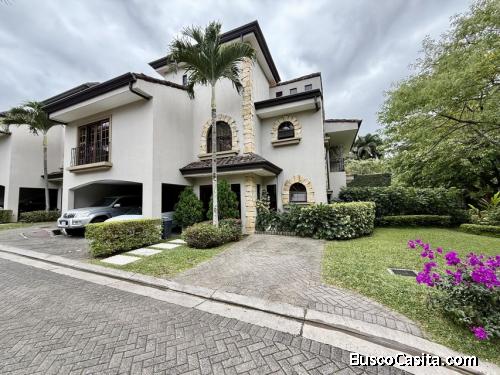 Elegancia Mediterránea en Los Laureles: Amplitud, Exclusividad y Doble Oficina.