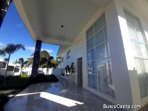 Venta de Preciosa Casa a Estrenar en Escazú  Mls. 26-175 OFC JB