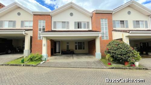 Modernidad y Confort en San Antonio: Casa con Acabados de Lujo y Habitación de Servicio