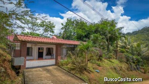 VENTA DE CASA ENCANTADORA CON INVERNADERO Y SEGURIDAD EN LA PALMA, PEREZ ZELEDON