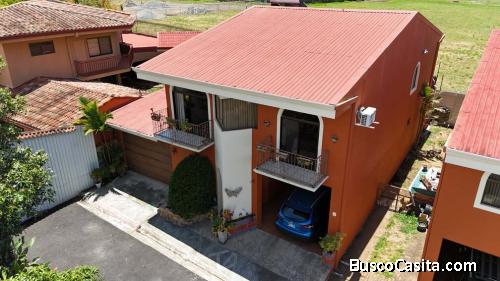 SE VENDE CASA EN CONDOMINIO CERCA DEL AEROPUERTO CON MAXIMA PRIVACIDAD Y ESPACIO EXTRA