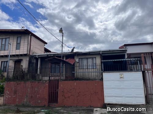 Lote Venta con casa vieja Desamparados centro, San José
