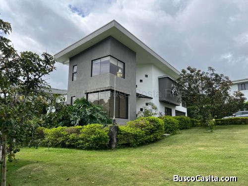 Venta de Imponente Casa en Barva, Heredia  Mls. 26-1533 OFC JB