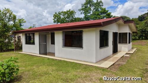 SE VENDE CASA CON AMPLIO TERRENO PLANO Y ARBOLES FRUTALES