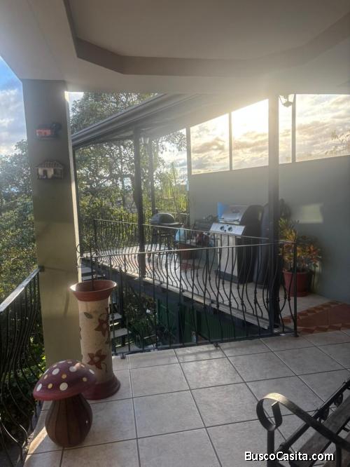 Casa de 3 niveles, San Isidro de Heredia 186 mtrs2