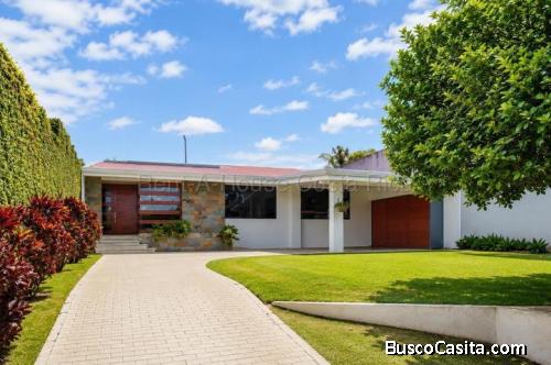 Venta de Casa en Belén-La Asunción, Heredia. RAH 27-481