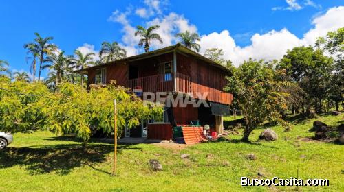 CASA RURAL CON VISTAS A LAS MONTAÑAS EN SAN PEDRITO DE CAJÓN, PÉREZ ZELEDÓN