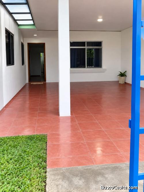 SE VENDE BELLA CASA EN ALAJUELITA, SAN JOSÉ. 