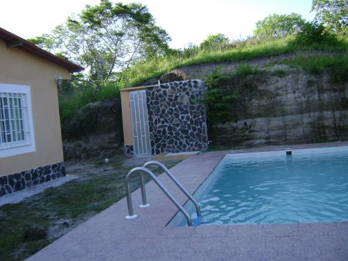 BARATA CASA CON PISCINA PROPIA EN SAN CARLOS 