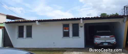 GANGA. AMPLIA CASA CON AMPLIO PATIO EN LUGAR TRANQUILO