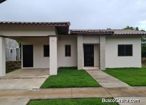 Casa En Altos de Caimito en el Flor de Dolega.