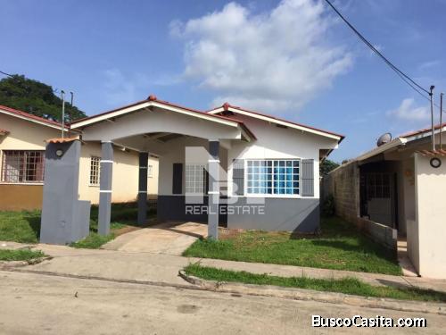 SE VENDE CASA EN LA MITRA DE LA CHORRERA
