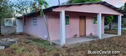 Casa en Río Hato a orilla de calle