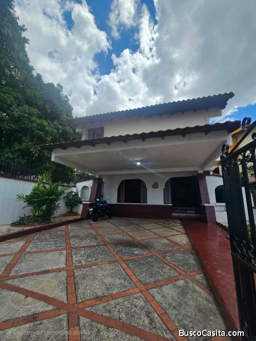 Casa en venta de 2 niveles con amplia distribución