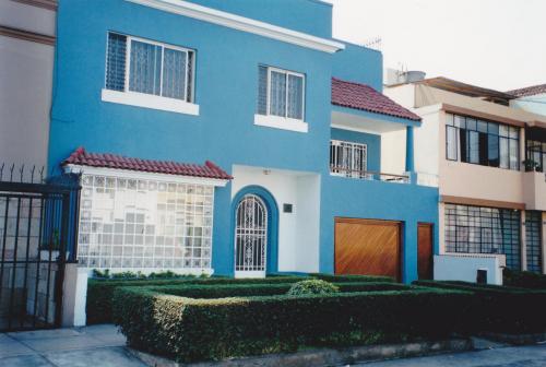 Venta casa de tres pisos con vista a la calle en Pueblo Libre