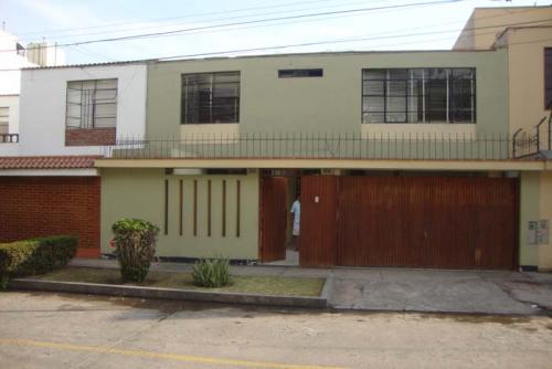 VENTA -  CASA – CALLE JOAQUÍN ORTEGA 140 URB. VISTA ALEGRE –SANTIAGO DE SURCO