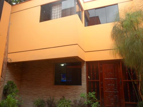 VENTA DE CASA EN SURCO CON SEGURIDAD