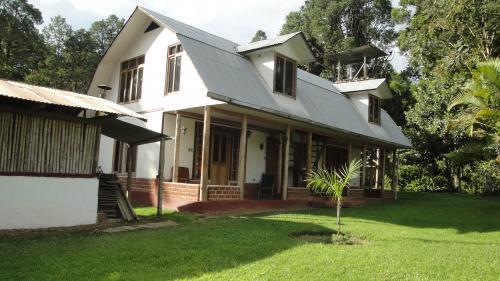 VENTA DE DOS CASAS CON 1800Mts 2 DE TERRENO.
