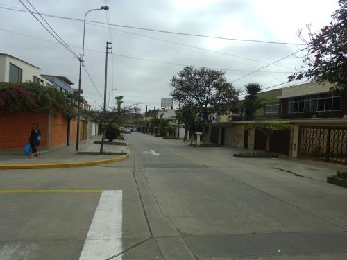 SIN LIMITES LATINOAMERICA VENDE CASA PARA REMODELAR O COMO TERRENO-STGO DE SURCO
