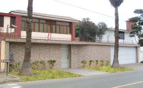 Casa en zona residencial y de 2 pisos vendo en La Molina