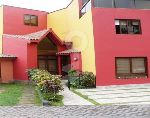 LA MOLINA CASA DE 9 DORM. ALQUILO O VENDO