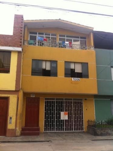 VENDO CASA DE 3 PISOS CON LOCAL COMERCIAL EN SAN JUAN DE MIRAFLORES