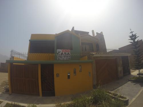 Casa de 3 Pisos en Venta en Chaclacayo