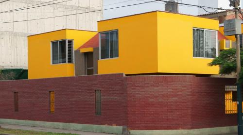 Hermosa Casa ( venta como terreno)