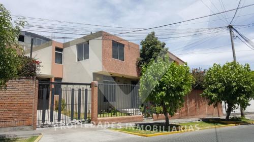 VENTA CASA EN EL CERCADO DE AREQUIPA