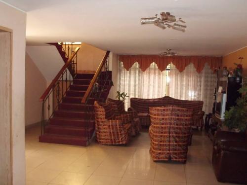 BELLAVISTA, URB. SANTA CECILIA,  LOS ZORZALES – VENDO CASA