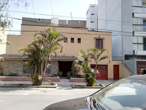 MIRAFLORES, VENDO CASONA 400.00 M2.