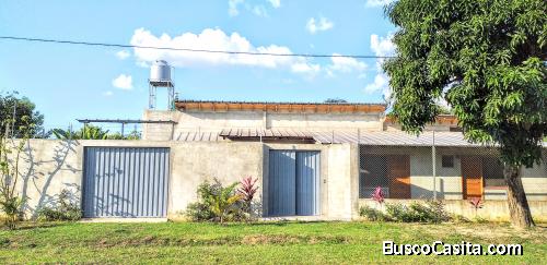 Moderna casa de campo a 100 m de la laguna azul