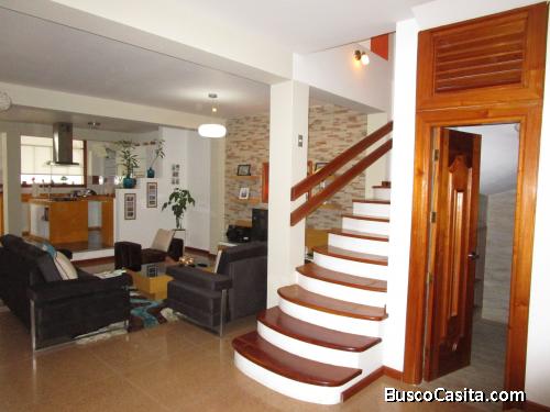 VENDO BONITA CASA MODERNA en LAS FLORES (frente a Bellamar) NUEVO CHIMBOTE