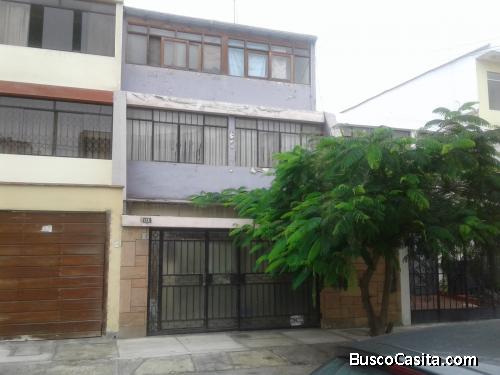 Vendo Casa de 3 pisos como terreno