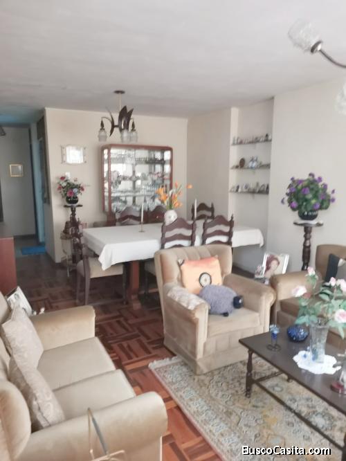 AMPLIA CASA – URB. LOS JARDINES – EN AVENIDA