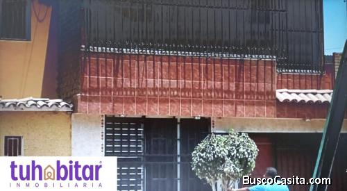 Casa de tres pisos con cochera en Chiclayo