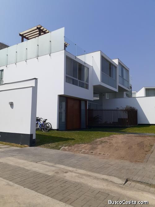 VENDO RESIDENCIA EN CALLE ACAPULCO - SOL DE LA MOLINA PRIMERA ETAPA - LA MOLINA