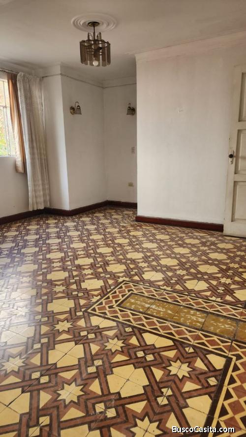 Vendo casa, segundo piso, en mariscal Miller, Lince.