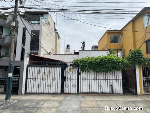 CASA EN VENTA COMO TERRENO  PARA REMODELAR EN SURCO