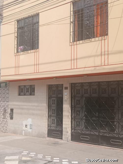 SE VENDE CASA LOCAL CON AMPLIA COCHERA EN LA AV. ENRIQUE FERMI FIORI