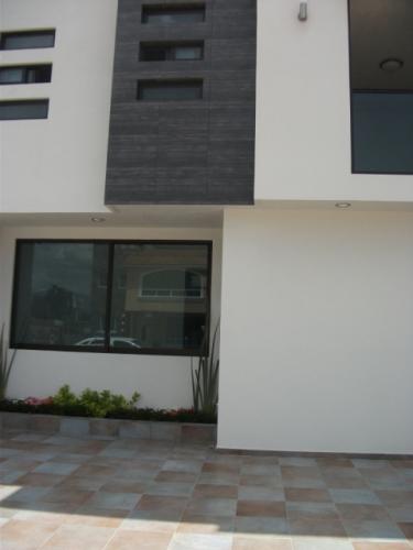 CASA MINIMALISTA EN FRACCIONAMIENTO PRIVADO ACABADOS DE LUJO