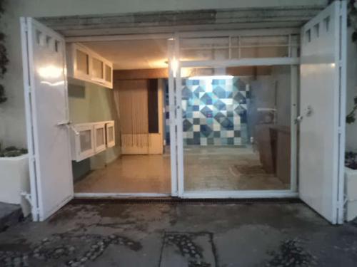 Se renta bonito local comercial cerca de estación del metro.