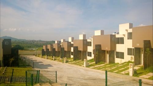 Últimas casas solas dentro de zona privada en Lago Residencial
