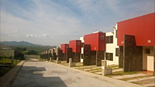 Últimas casas solas dentro de zona privada en Lago Residencial