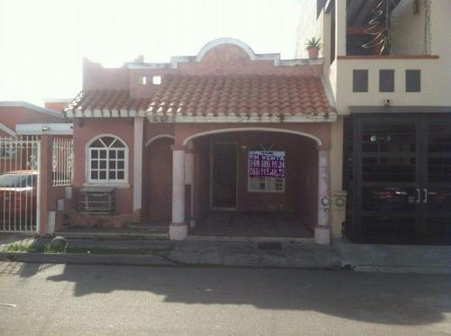 Linda casa en Arboledas I
