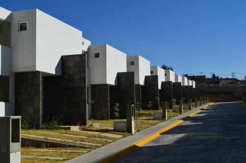casa de dos pisos en venta,.